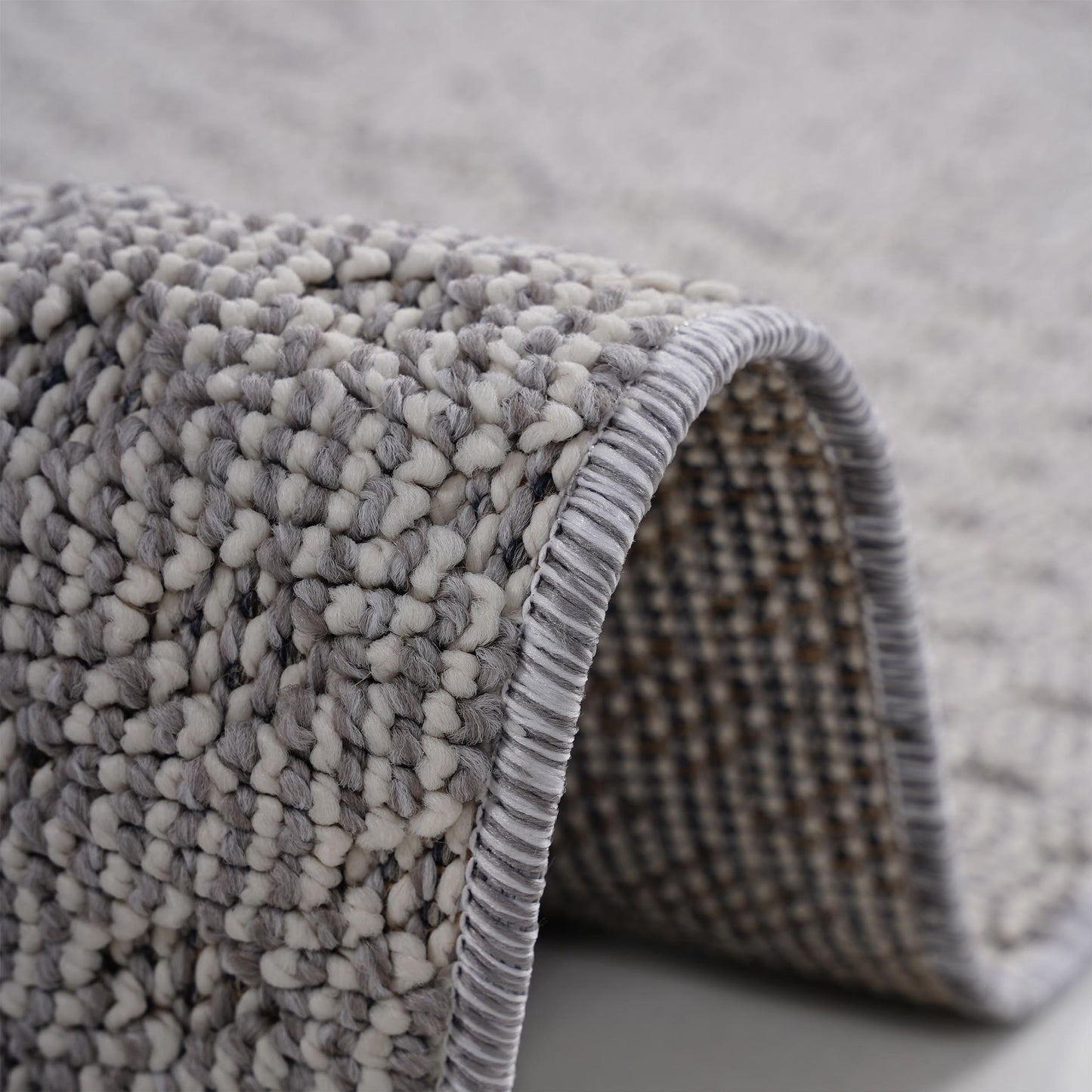 Guros - 6' X 9' Medallion Indoor / Outdoor Area Rug - White / Ivory