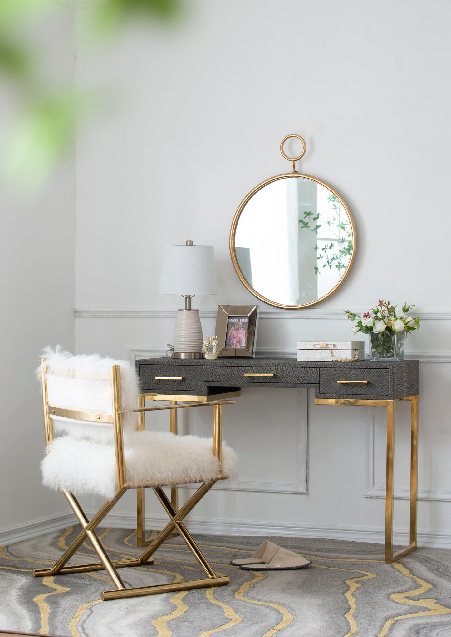 Circle Wall Mirror With Iron Frame, Accent Mirror For Living Room