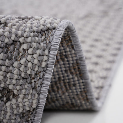 Guros - 6' X 9' Medallion Indoor / Outdoor Area Rug - Gray / White