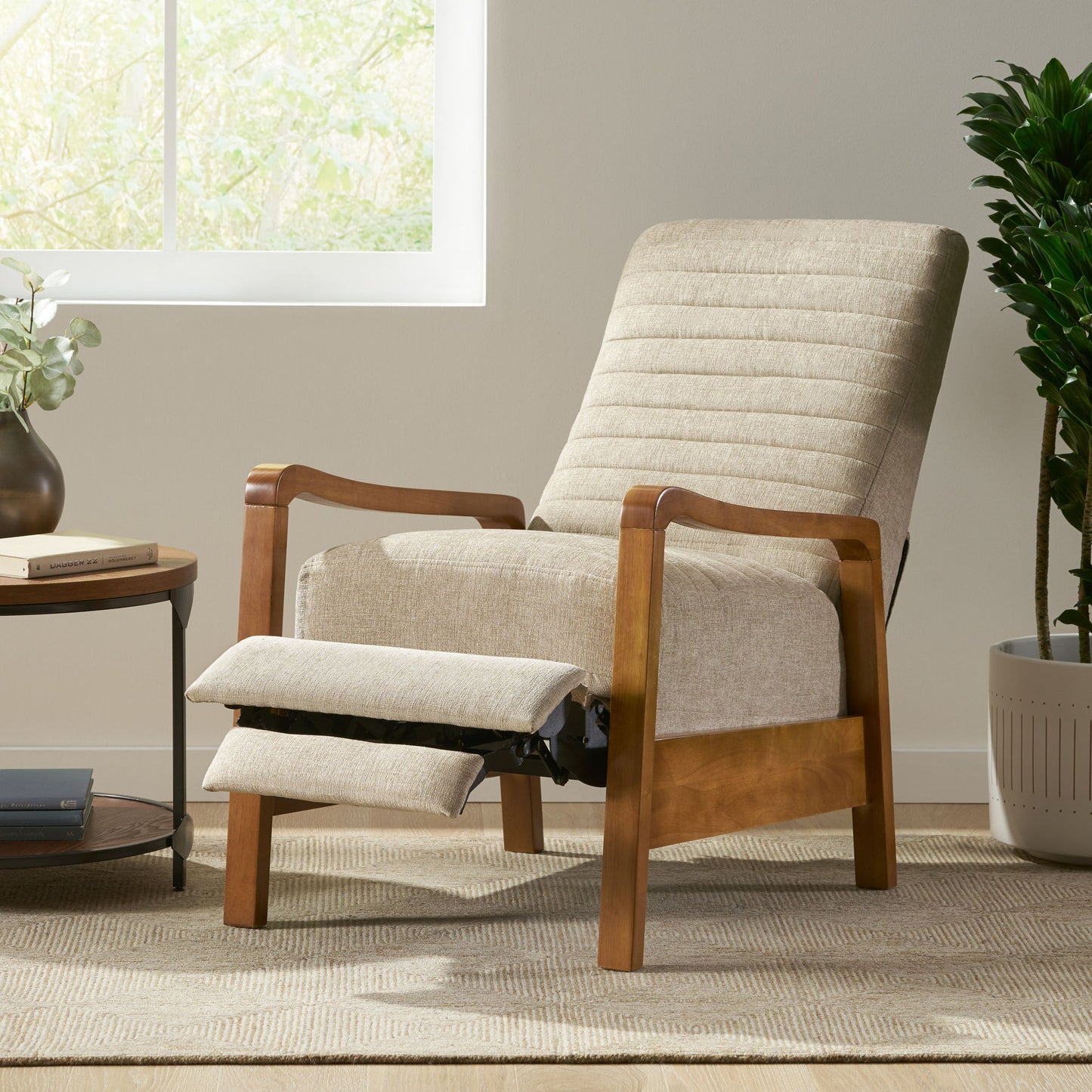 Contemporary Manual Club Recliner