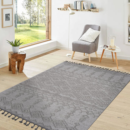Guros - 8' X 10' Traditional Indoor / Outdoor Area Rug - White